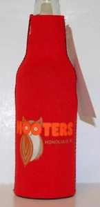 NEW Hooters Bottle Koozie Honolulu, HI ~ Red ~ New With Tag - Imagen 1 de 3