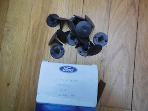 Nuevo de Lote Antiguo Ford Bronco Mustang 1973-1979 capó pasadores de aislamiento 385595-S - Imagen 1 de 1