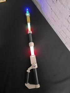 Exklusives Jurassic World Live Tour elektronisches beleuchtetes Dinosaurier-Schockprod-Spielzeug - Bild 1 von 11