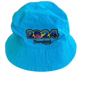 Sombrero de cubo reversible de cuatro parques de Mickey Mouse y amigos de los parques de Disneyland 2024 - Imagen 1 de 3