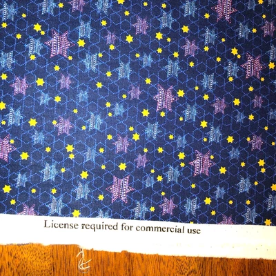 Jewish Happy Hanukkah 100% tela de algodón por yarda 36 x 44 estrellas en Navy Star Foto 1 de 4