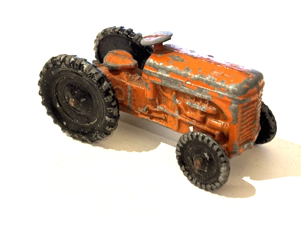 Tractor agrícola fundido a presión Maylow Charbens 1955 de colección 1953 1,43 raro F2 Foto 1 de 4