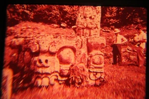 Maya Civilization Lot of (19) 35mm Slide Photos of Archaeological Sites in Tikal - Foto 1 di 19