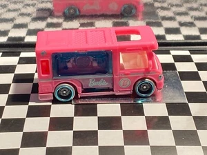 1/64 BARBIE DREAMCAMPER PINK M6 - Picture 1 of 4