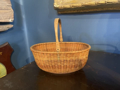 Antique Small NANTUCKET BASKET WITH GREAT COLOR 9” Oval Appleton Maker Cover