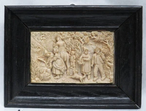 BEAUTIFUL ANTIQUE HIGH RELIEF SCULPTURE 7" X 5" WALL HANGER PLAQUE WOOD FRAME - Picture 1 of 4