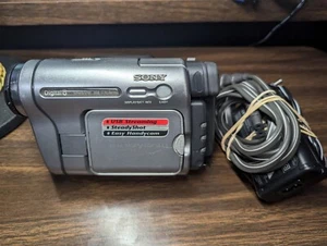 Sony DCR-TRV260 20x Optical Zoom Digital Camcorder WORKING w/AC Adapter - Picture 1 of 7