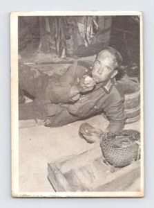 1963 Donruss Combat Series 1 #35 An Anxious Prisoner! - Picture 1 of 2