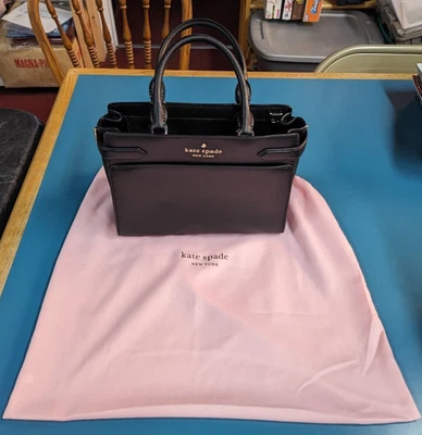 Auténtico bolso de mano Kate Spade New York de cuero negro con cremallera doble asa Foto 1 de 4
