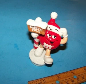 M&M's Weihnachtsschmuck Süßigkeiten Topper rot am Nordpol M&M's Sammlerstück - Bild 1 von 3