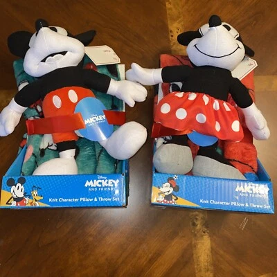 Juego de almohadas de punto y tiro de Minnie Mouse Mickey And Friends Hugger conjunto de Navidad 2 Foto 1 de 4