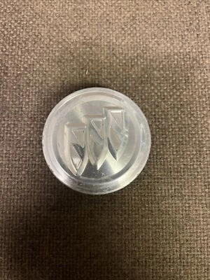 Buick OEM 2005-2008 Lucerne Terraza Rendevous Center Cap Dust Cover 9595010 - Image 1 of 2