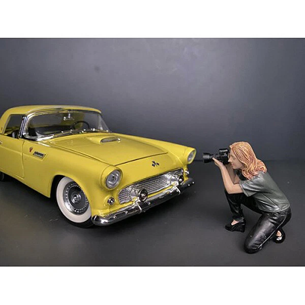 Weekend Car Show Figurine III for 1/18 Scale Models by American Diorama 38211