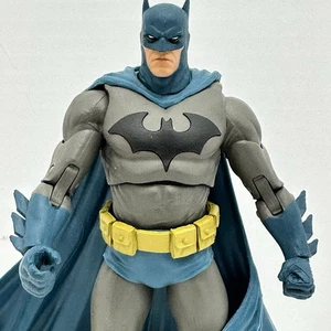 Modellino McFarlane DC Multiverse Batman Hush (variante blu/grigio) 7 pollici - Foto 1 di 7