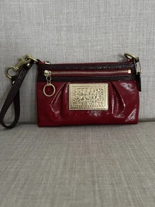 COACH Poppy Patent Leather Red & Burgundy Pleated Wristlet Clutch Bag - Picture 1 of 15