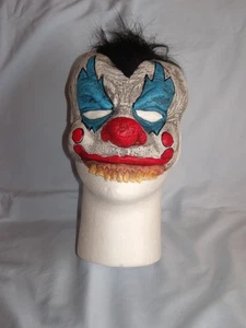 Böser gruseliger Clown Halloween Halbmaske mit schwarzen Haaren (NEU) - Bild 1 von 2