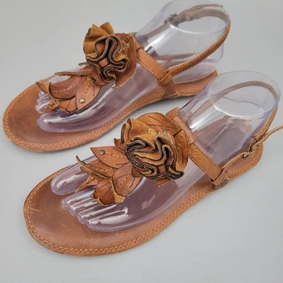 FRYE Flower T Strap Leather Flat Thong Sandals Size 8 M - Image 1 of 4