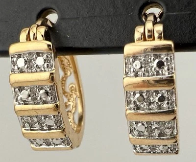 ROSS SIMONS GOLD PLATED 925 DIAMOND ACCENT LINED DESIGN HOOP EARRINGS K595A - Image 1 of 4