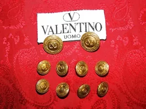 VINTAGE VALENTINO UOMO LOGO V SIGNATURE BLAZER BUTTON SET ANTIQUE BRASS FINISH - Picture 1 of 20