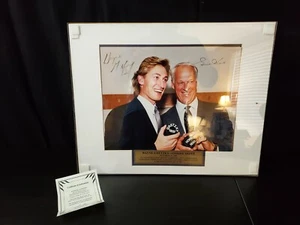 Framed Wayne Gretzky and Gordie Howe Picture - Signed By Both - COA - 447/500 - Picture 1 of 6