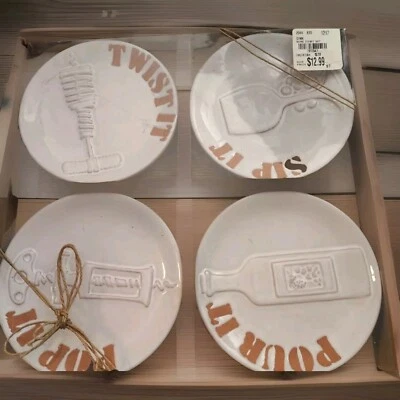MUD PIE "WINE TIDBIT" SET OF PLATES TWIST IT, POP IT, POUR IT, SIP IT! New  Foto 1 de 4