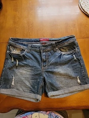 Pantalones Cortos Vintage Rojo Remache Envejecido, Juniors Talla 15? Foto 1 de 4