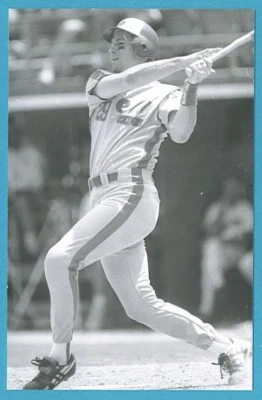 Tim Wallach (1991) Montreal Expos Vintage Baseball Postcard PP01164 - Image 1 of 2