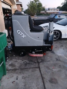 GTX ""Tomcat" ride on floor scrubber - Picture 1 of 5