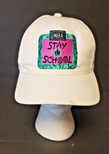 Gorra clásica con cierre a presión blanca Stay In School de la década de 1990 de la NBA de colección para principiantes EE. UU. DE COLECCIÓN - Imagen 1 de 8