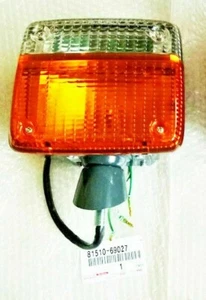 81510-69027 Toyota Land Cruiser FJ40 BJ40 Genuine Front Turn Signal Lights RH - Picture 1 of 2