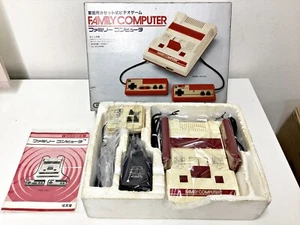 Consola Nintendo Famicom Botón Cuadrado en Caja Japón - DHL 1 semana a EE. UU. - Imagen 1 de 7