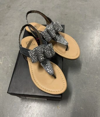 NIB Material Girl Women’s MSHaylee Pewter Thong Sandals Shoes 6 Medium - Image 1 of 4