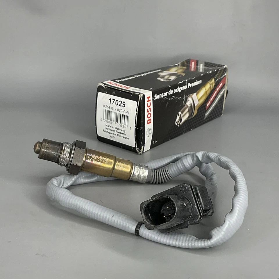 BOSCH GENUINE OXYGEN SENSOR For 2006-2010 BMW 550i 650I 750I 750LI 760LI 17029 - Image 1 of 4