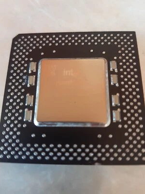Vintage Intel Pentium MMX CPU - Socket 7 - Immagine 1 di 2
