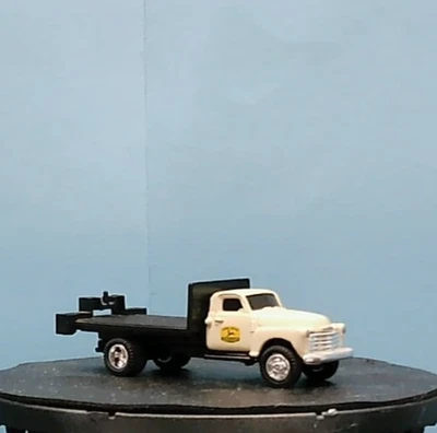 ERTL - JOHN DEERE - CAMINHÃO REVENDEDOR - 1950 CHEVROLET FLAT BED TRUCK - DIECAST 1: 64 - Imagem 1 de 4