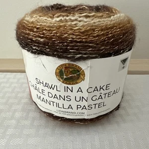 SCIALLE IN UNA TORTA in NAMASTE NEUTRALS 455 Marca Leone Cotone Acrilico 480yds #4 Med - Foto 1 di 8