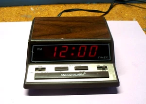 TIMEX SNOOZ-ALARM Digital Alarm Clock Model 5208-5L Vintage 1970-1980 Tested - Picture 1 of 7