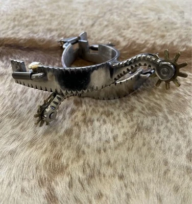 SHOWMAN PRODUCTS Pair Adult Stainless Steel Western Spurs Notched Edge Design