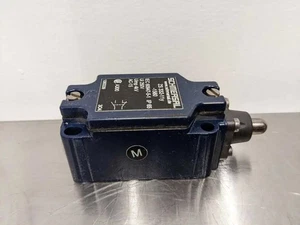 Schmersal ZS 332-11Y-1560 Limit Switch 250, VAC 15 IP65 250V AC-15 - Picture 1 of 6