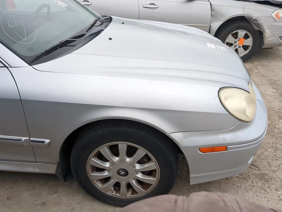 2002-2005 Hyundai Sonata Passenger Fender Z1F41 - Image 1 of 3