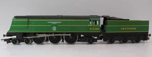 Hornby R374 Calibre OO SR Verde Batalla de Gran Bretaña Clase 21C166 "Spitfire" - Imagen 1 de 8