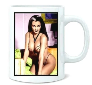Yvonne De Carlo Munsters Lily Munster tazza da tè caffè sexy tazza regalo 11 oz - Foto 1 di 1