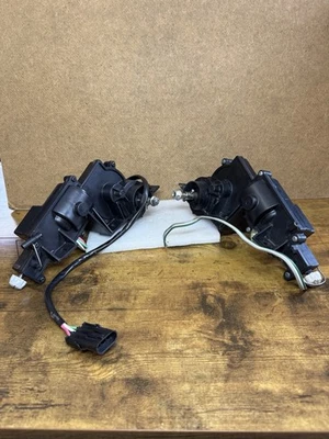 Motores faros Chevrolet Corvette 1984-87 sin probar con diestro y derecho 16500363 Foto 1 de 4