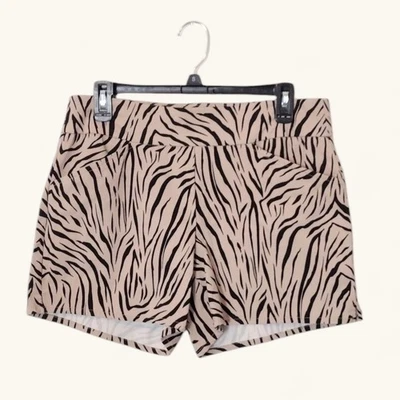 Catherine Malandrino Women Animal Print Shorts Size Large  - Image 1 of 4