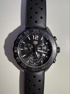 Мужские спортивные часы с хронографом TAG Heuer Formula 1 черные резиновые 42 мм бывшие в употреблении - Изображение 1 из 4