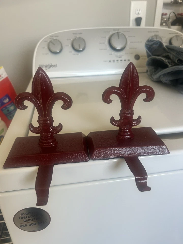 Juego de 2 soportes para medias con acabado de metal Fleur De Lis Navidad de colección Foto 1 de 4