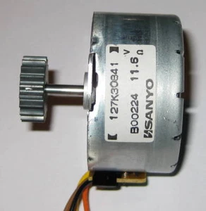 Sanyo PM Lichtmaschine mit 17,5 mm 20 Zahnrad - 12 V - 7,5 Grad/Schritt - 42 mm D - Bild 1 von 6
