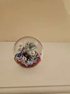 Dekoratives Ornament / Briefbeschwerer aus klarem rotem Meer Glas - Bild 1 von 2