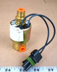 Skinner Valve 8w 24VDC 150 PSI P/N 15517325 - Picture 1 of 8
