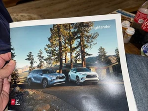 2020 TOYOTA HIGHLANDER 24-page Original Sales Brochure. Mint - Picture 1 of 1